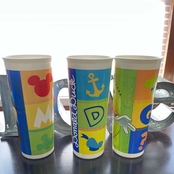 Vintage Tupperware Disney Cups Mickey Mouse, Donald Duck, Goofy 16oz Plastic Cup - Picture 3 of 5